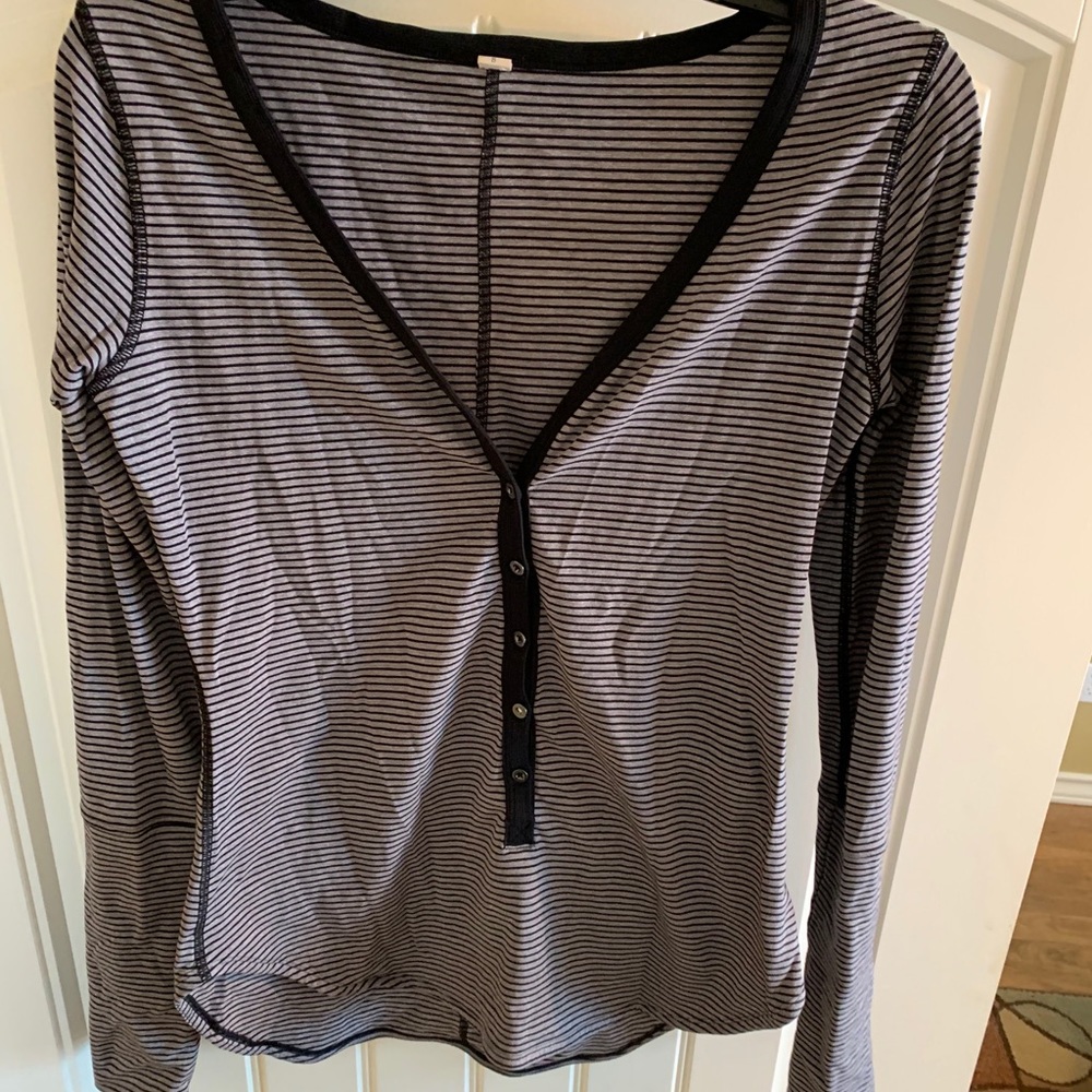 Lululemon Awesoma Henley Hyper stripe size 8